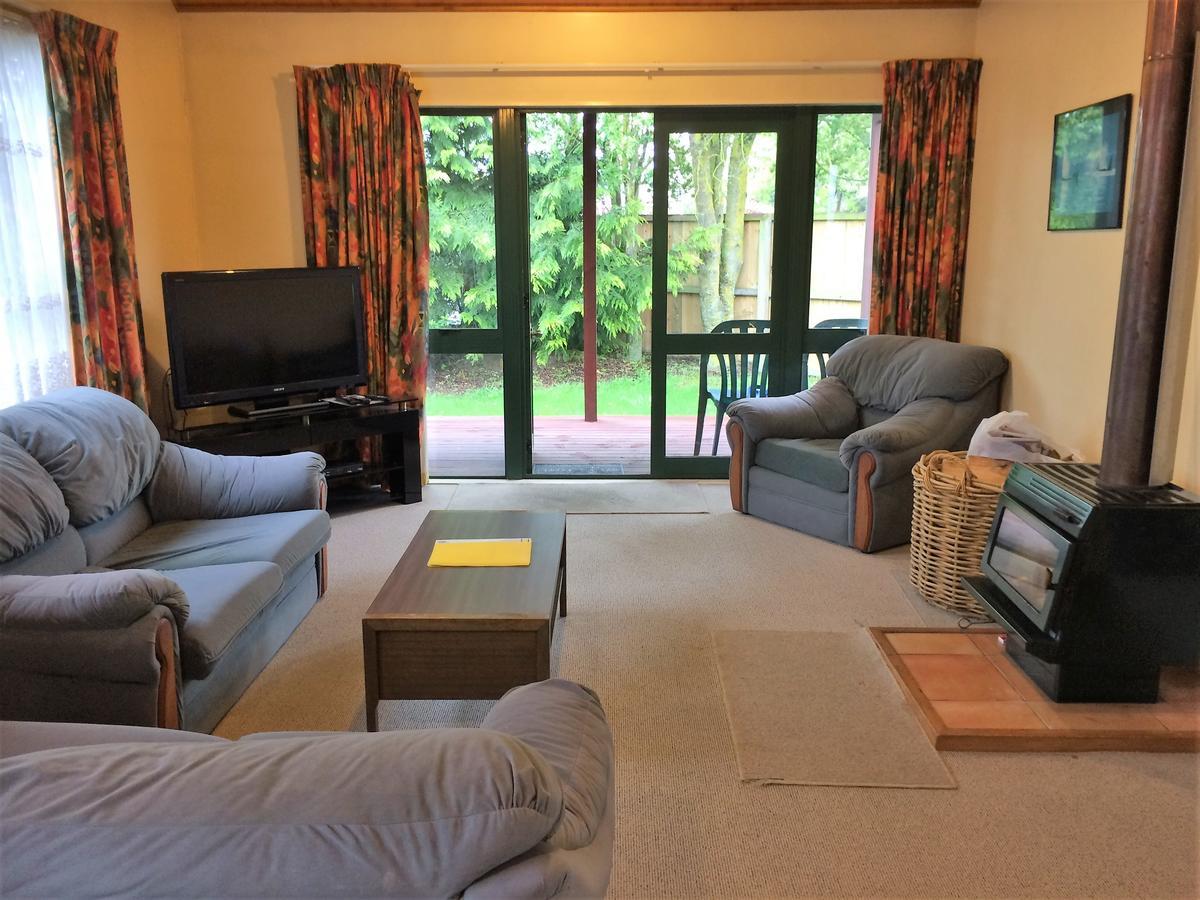 Cedar Chalets And Barkers Lodge Метвен Номер фото