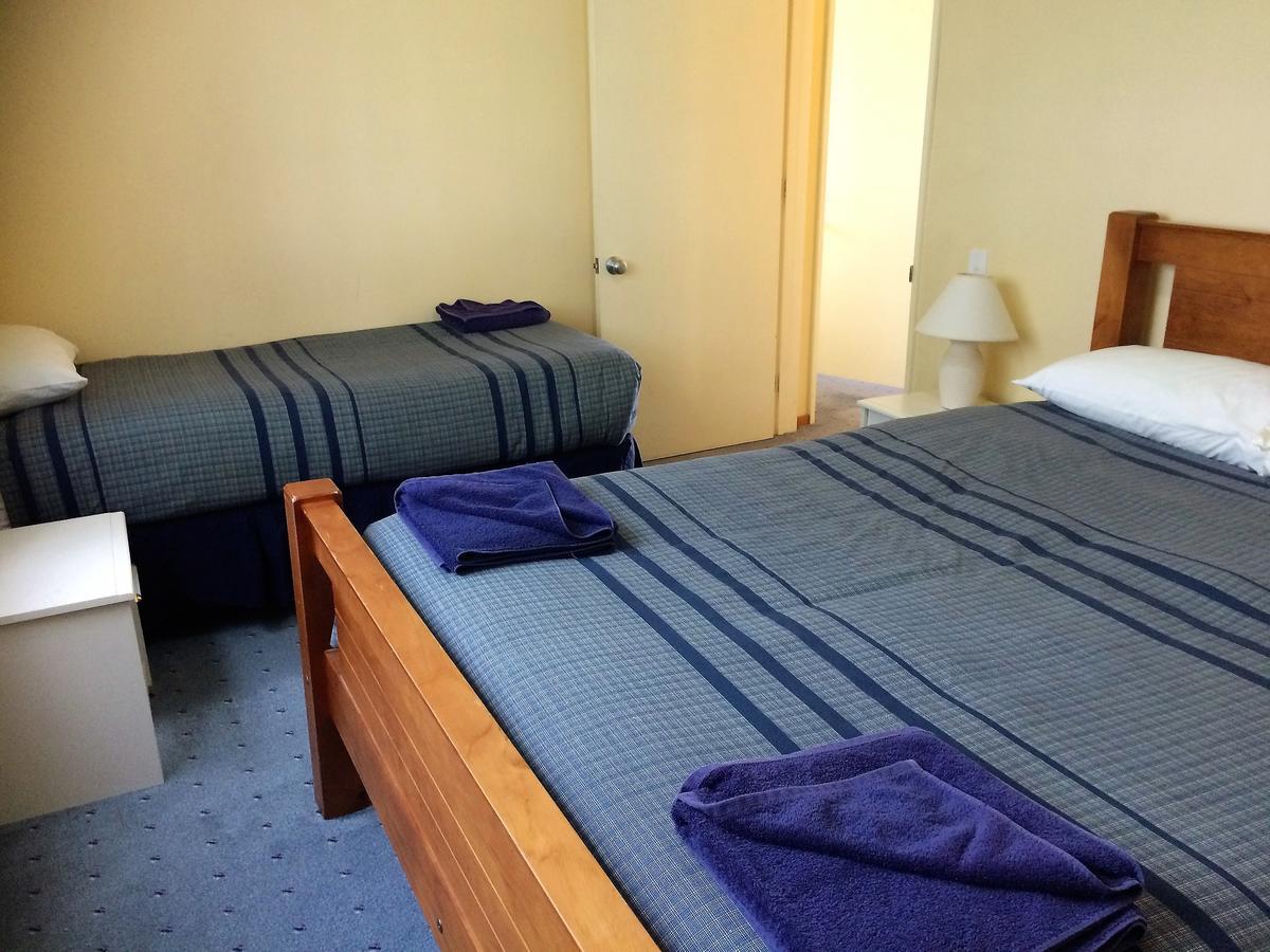 Cedar Chalets And Barkers Lodge Метвен Екстер'єр фото